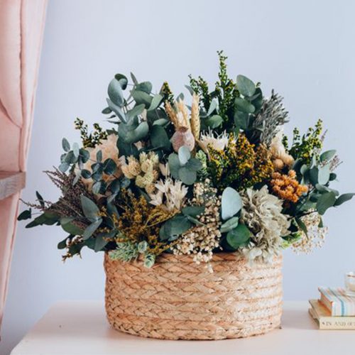 Cesta de flores preservadas y secas ideal para decorar tu casa